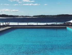 So statten Sie den heimischen Pool richtig aus