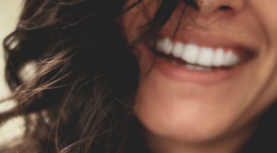 Schöne Haut und Zähne - Ein gepflegtes Erscheinungsbild steigert das persönliche Wohlbefinden